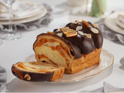 Рулет с курагой, фундуком и миндалём