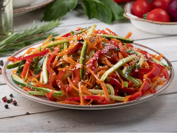 Салат  Пикантный с корейской морковкой