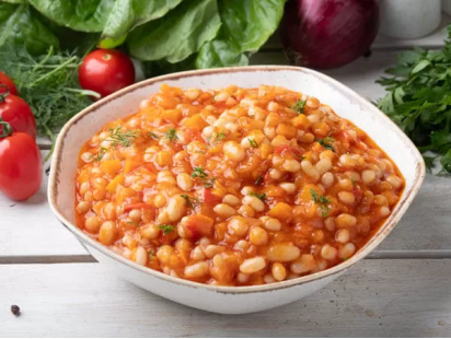 Фасоль тушеная с овощами