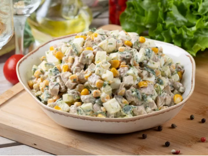 Салат с курицей Delicioasa