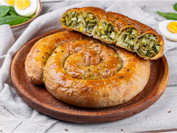 Молдавская плацынта со шпинатом и яйцами