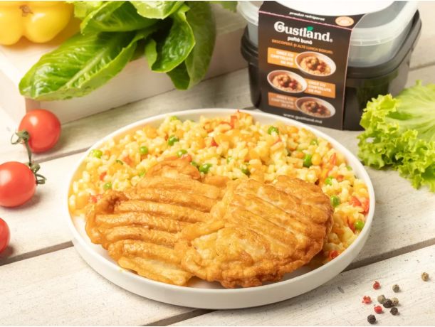  Ланч бокс Рис с овощами и с отбивной куриной