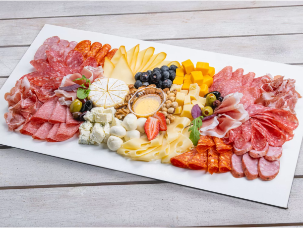 Набор колбасной нарезки с сыром Deluxe Charcuterie Box