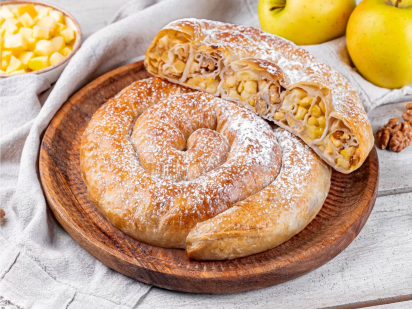 Молдавская плацынта с яблоками и орехами 