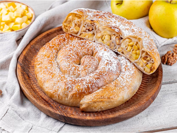 Молдавская плацынта с яблоками и орехами 
