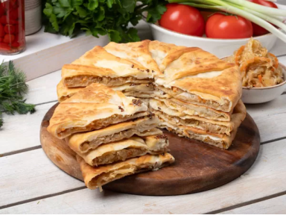 Плацинды на сковороде с квашеной капустой