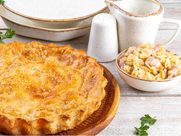 Домняска плацинда с картофелем и куриным мясом