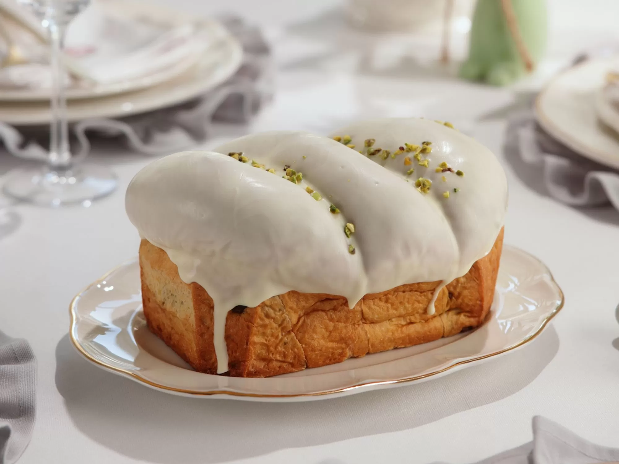 Ruladă cu fistic și zmeură