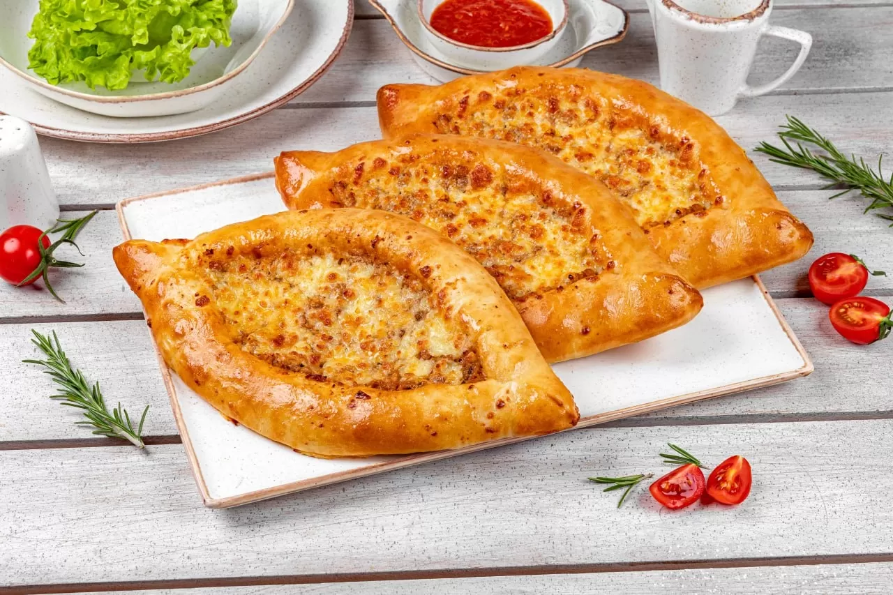 Khachapuri cu carne 
