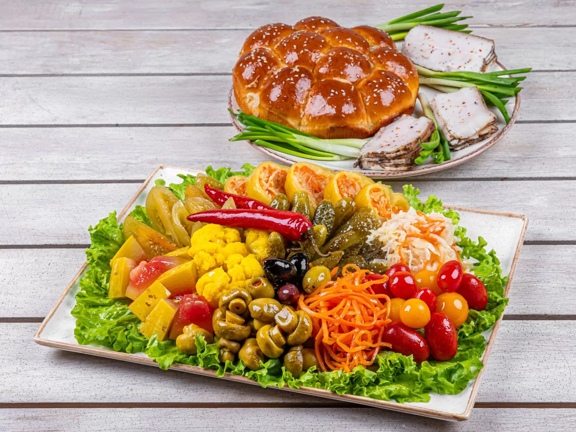 Набор ассорти солений с пампушкой и салом1