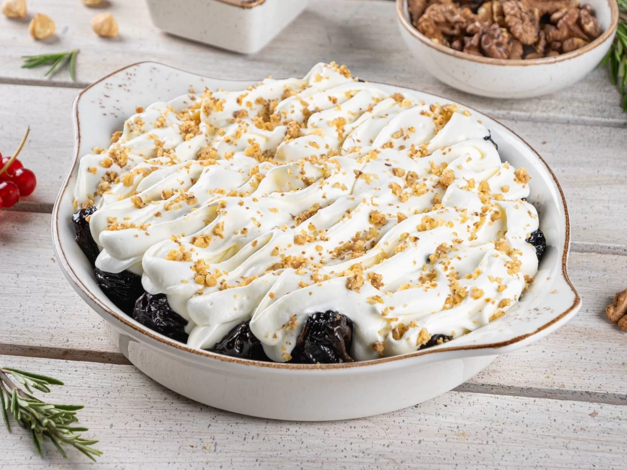 Desert “Magia Crăciunului” Prune cu umplutura de nuci si crema de smantana