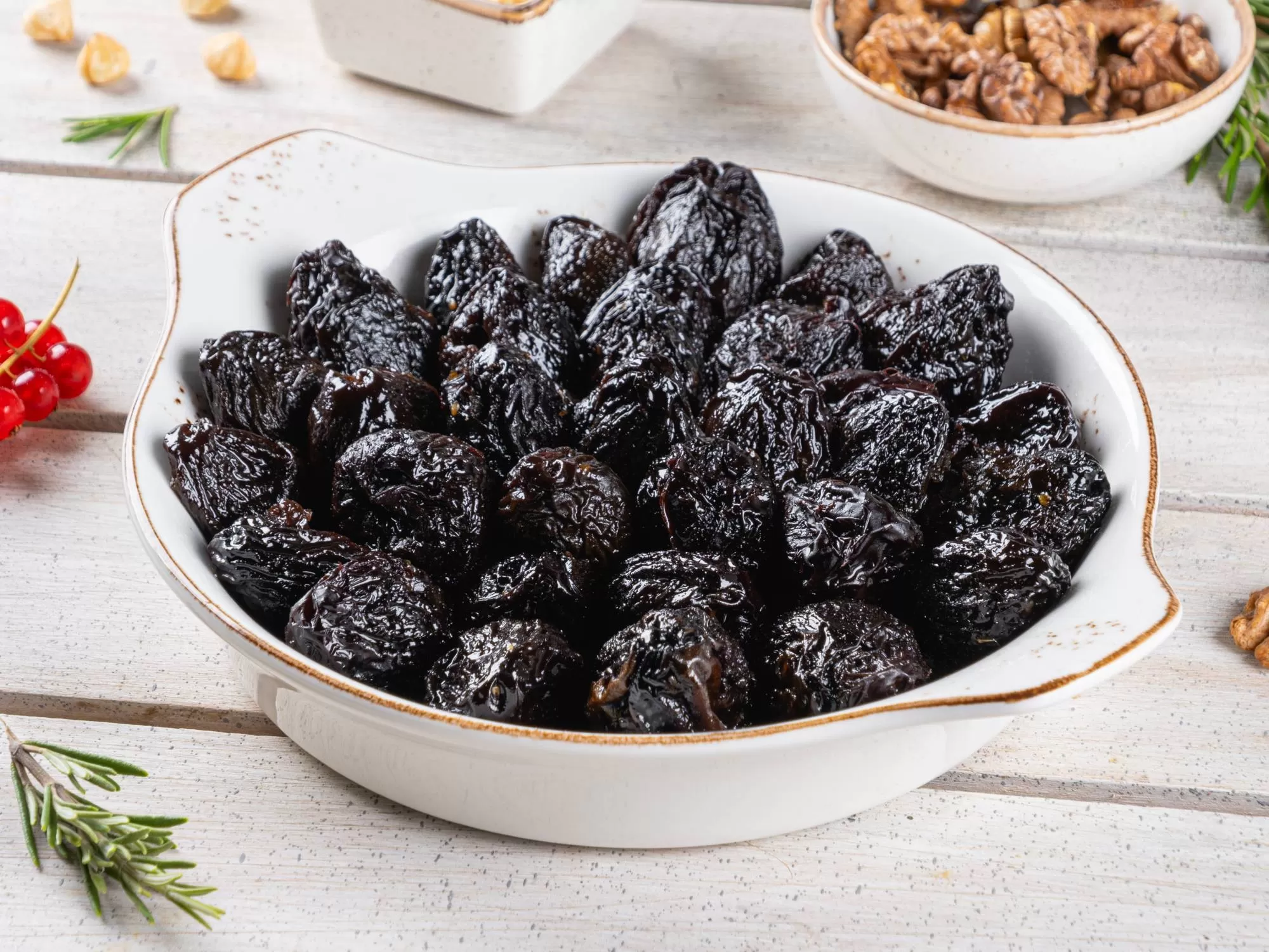 Desert “Magia Crăciunului” Prune cu umplutura de nuci si crema de smantana