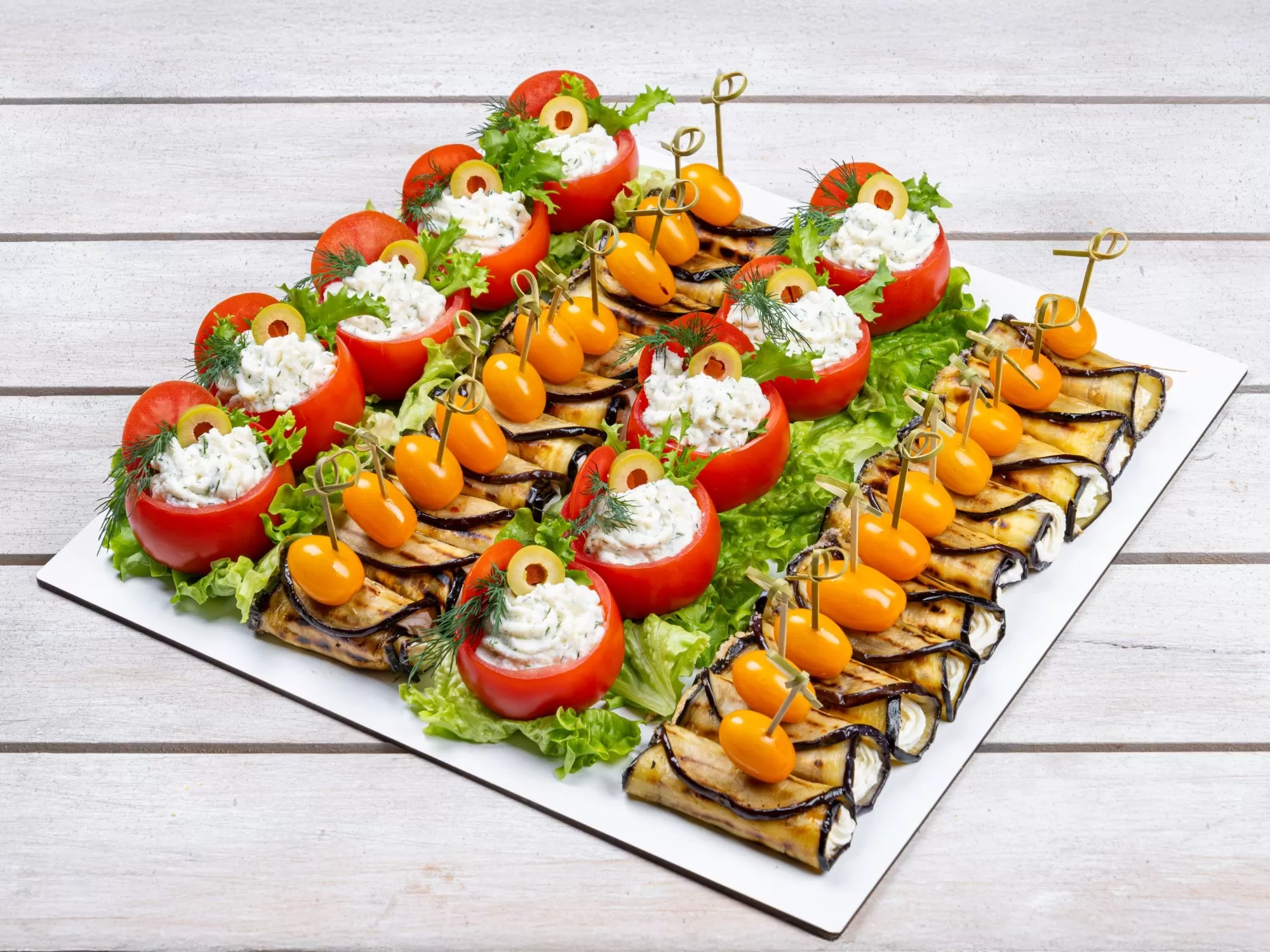 Set Gourmet Bites rosii cu ricota si rulouri din vanata