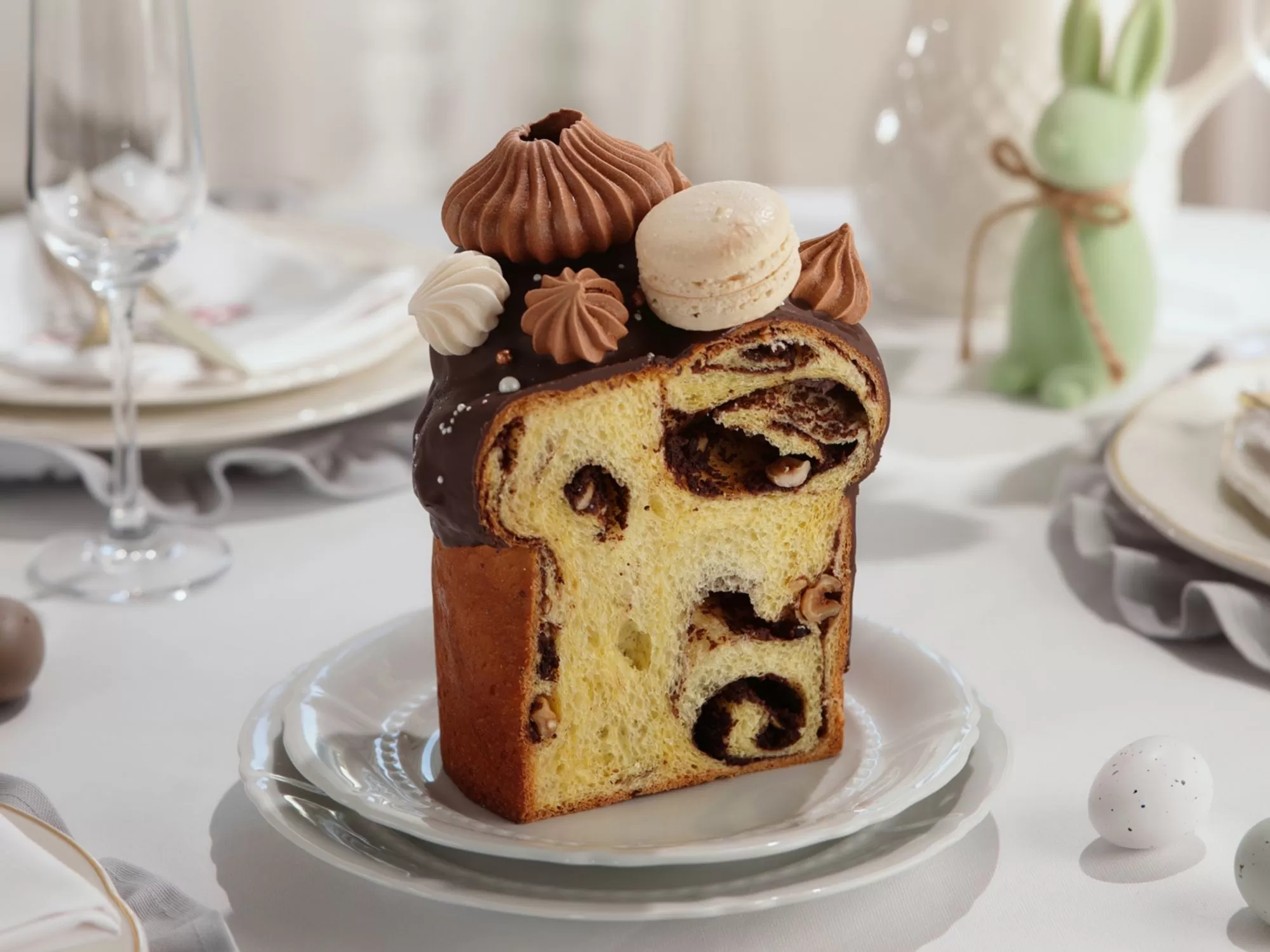 Cozonac cu ciocolată și alune