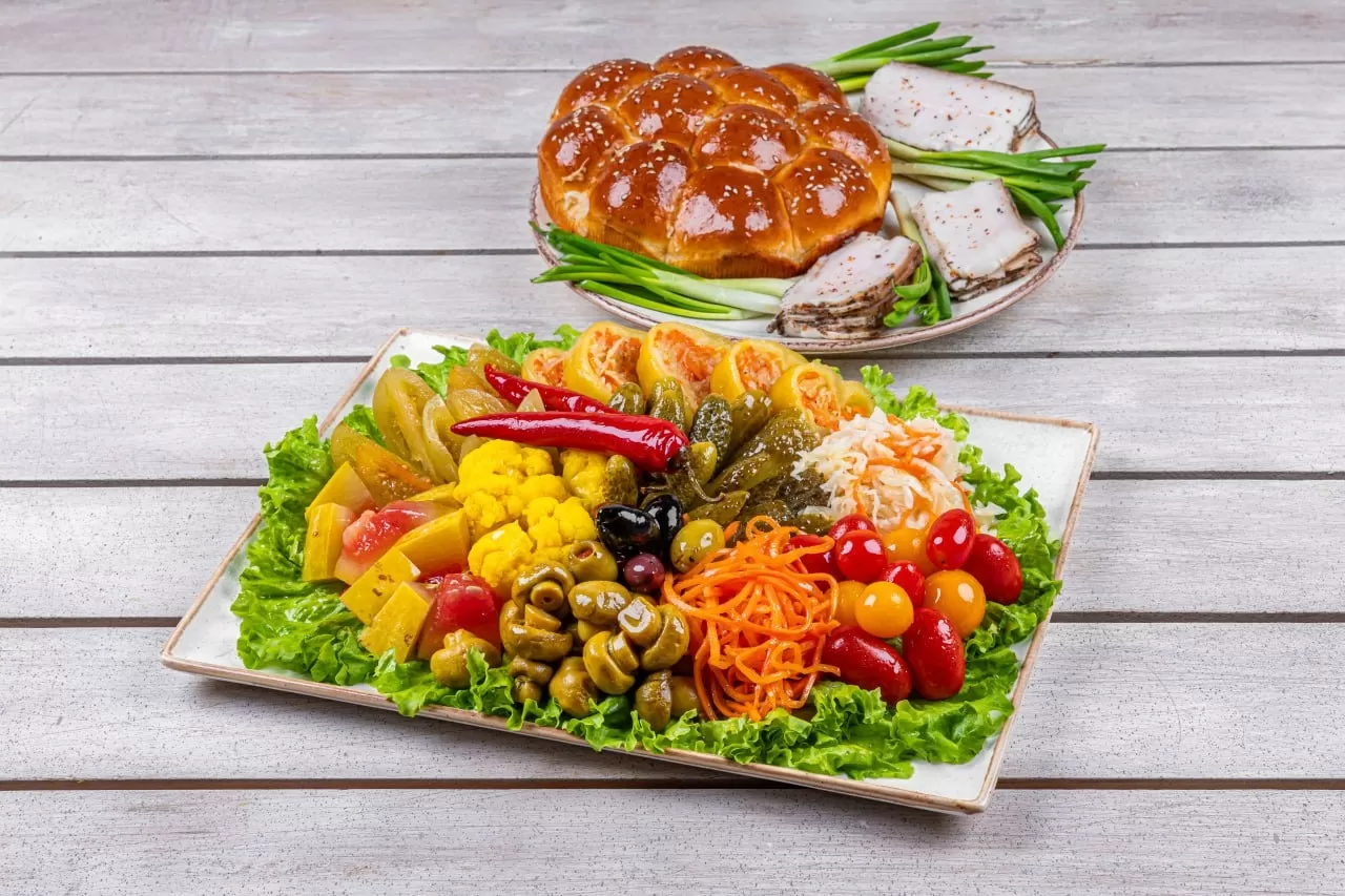 Set de murături cu slănină și pampușcă