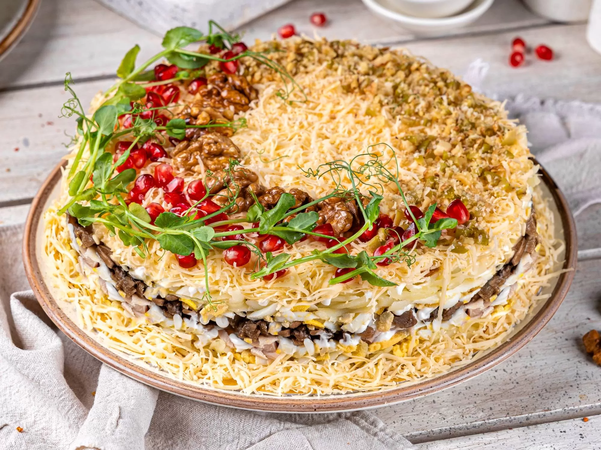 Salată cu pui și cașcaval