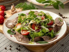 Salată italiană cu carne de vită marinată