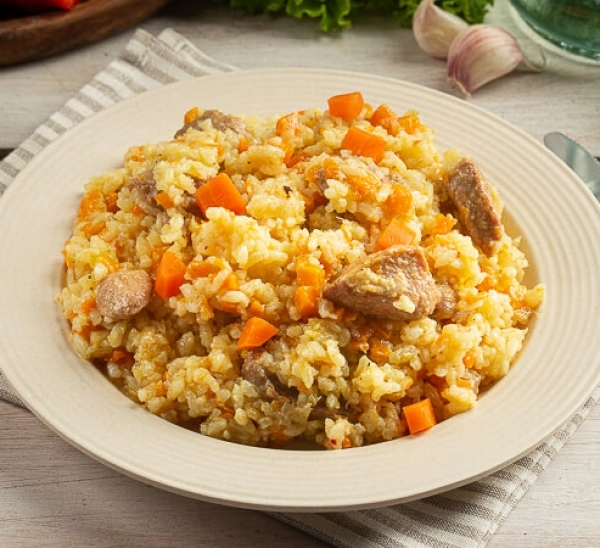 Pilaf cu carne de porc